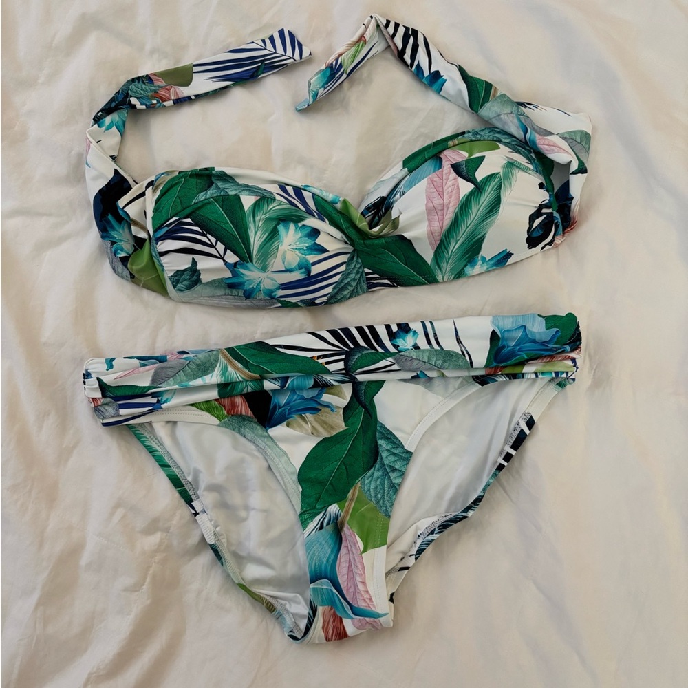 Gorgeous, vibrant La Blanca two piece